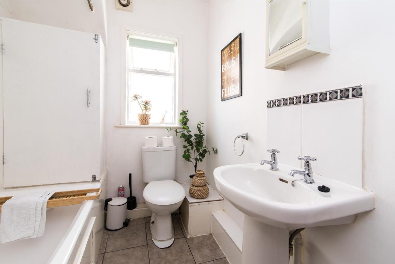 Characterful 2 Bed Apartment - Spacious & Comfy Castle Donington Eksteriør billede